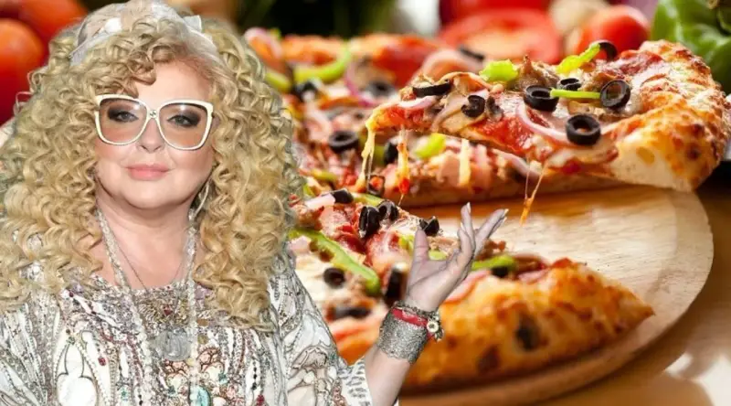 Magda Gessler prezentuje pyszną pizzę z ciągnącym się serem.